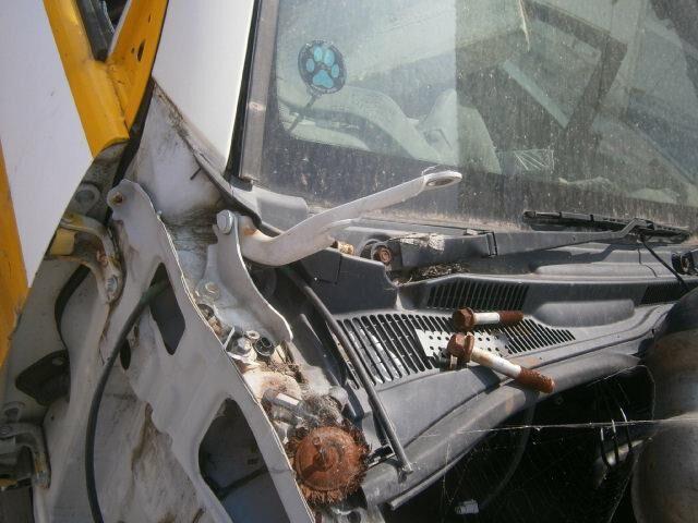 Решетка под лобовое стекло Тойота Хайлюкс Сурф в Саки 29486